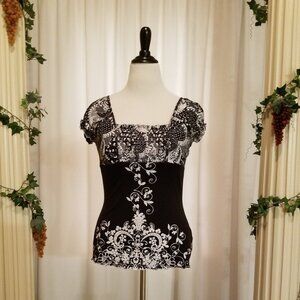 Candie's Black and white floral short sleeve top M